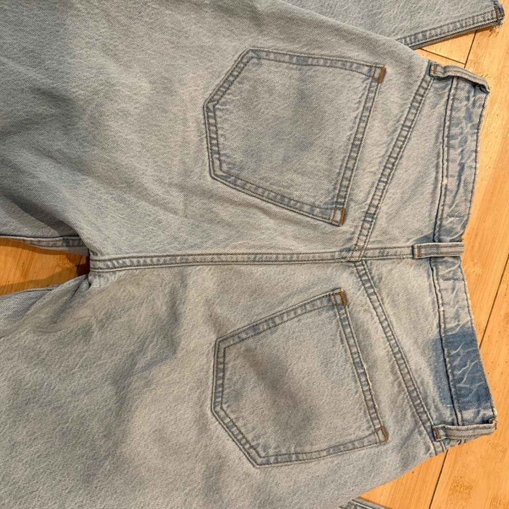 Abercrombie and Fitch curve love the loose high rise, raw distressed hem - Picture 3 of 4